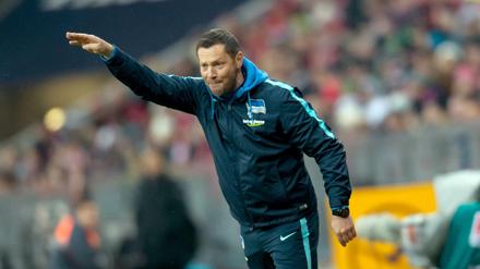 Keine schweren Gedanken. Herthas Trainer Pal Dardai konnte mit dem Auftritt seines Teams in München recht zufrieden sein. 