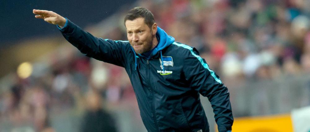 Keine schweren Gedanken. Herthas Trainer Pal Dardai konnte mit dem Auftritt seines Teams in München recht zufrieden sein.