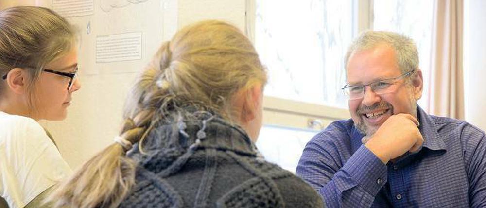 Ronald Wappke unterrichtet Geschichte bilingual, Politikwissenschaft und Englisch am Johann-Gottfried-Herder-Gymnasium in Lichtenberg. 
