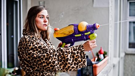Kann gut kontern: Die Berliner Schauspielerin Isis Lutz, 32, mag ihren Vornamen trotz der gleichnamigen Terrorgruppe.