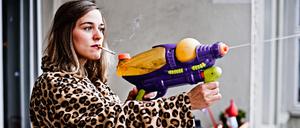 Kann gut kontern: Die Berliner Schauspielerin Isis Lutz, 32, mag ihren Vornamen trotz der gleichnamigen Terrorgruppe.