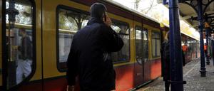 Auf Bahnhöfen sollen jetzt Raucherinseln entstehen.