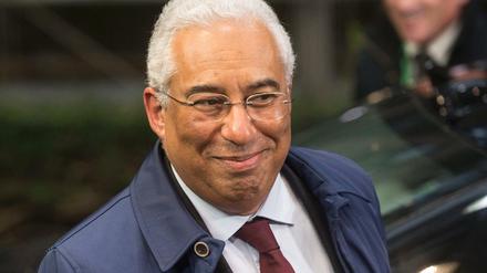 epa05047333 Portuguese Prime Minister Antonio Costa arrives for the start of an EU-Turkey Summit in Brussels, Belgium, 29 November 2015. The European Union hopes to secure Ankara's concrete help in stemming a surge in migration, at a joint summit in Brussels, with the bloc offering financial aid and closer ties in return. Europe is facing its largest people movements since World War II, with almost 900,000 migrants and asylum seekers arriving this year. Many, including large numbers from war-torn Syria, transit through Turkey and board boats headed for Greece. EPA/ETIENNE LAURENT +++(c) dpa - Bildfunk+++