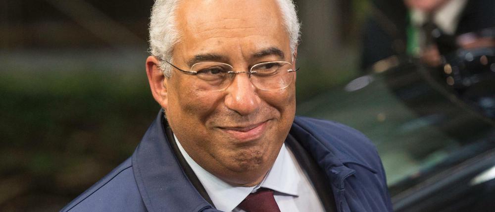 epa05047333 Portuguese Prime Minister Antonio Costa arrives for the start of an EU-Turkey Summit in Brussels, Belgium, 29 November 2015. The European Union hopes to secure Ankara's concrete help in stemming a surge in migration, at a joint summit in Brussels, with the bloc offering financial aid and closer ties in return. Europe is facing its largest people movements since World War II, with almost 900,000 migrants and asylum seekers arriving this year. Many, including large numbers from war-torn Syria, transit through Turkey and board boats headed for Greece. EPA/ETIENNE LAURENT +++(c) dpa - Bildfunk+++