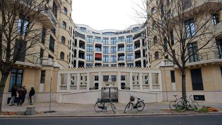 Las Vegas macht auf mediterran? Nein, nur ein Mehrfamilienhaus in Mitte. "Fellini Residences" tauften die Macher ihren Luxusbau mit italienischem Brunnen im Hof.