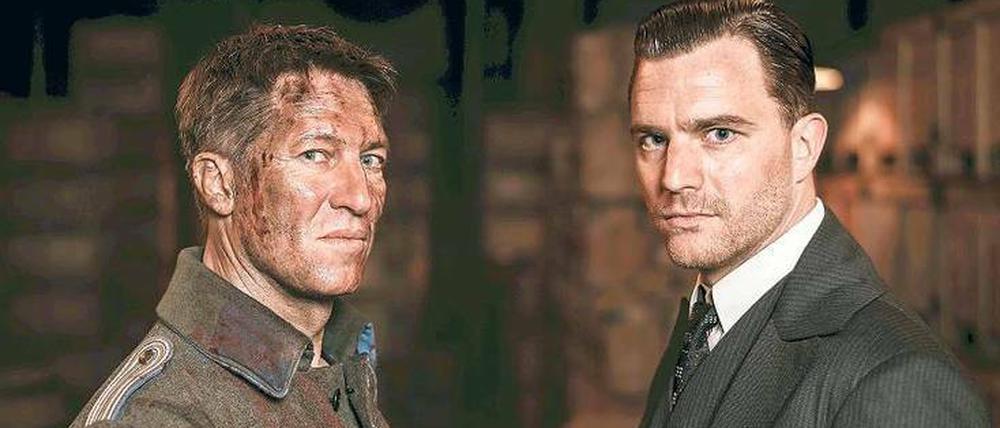 Erbitterte Feinde. Gangsterboss Tauss (Tobias Moretti, li.) wurde von Kommissar Lang (Friedrich Mücke) ins Gefängnis gebracht und sinnt nun auf Rache.