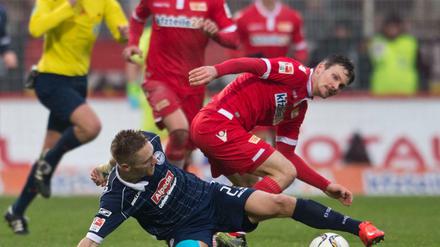 Festgestochert. Der 1. FC Union (Szene mit Michael Parensen, rechts) hat nur noch einen Punkt Vorsprung auf den Relegationsplatz. 