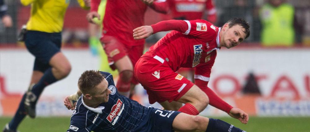 Festgestochert. Der 1. FC Union (Szene mit Michael Parensen, rechts) hat nur noch einen Punkt Vorsprung auf den Relegationsplatz.