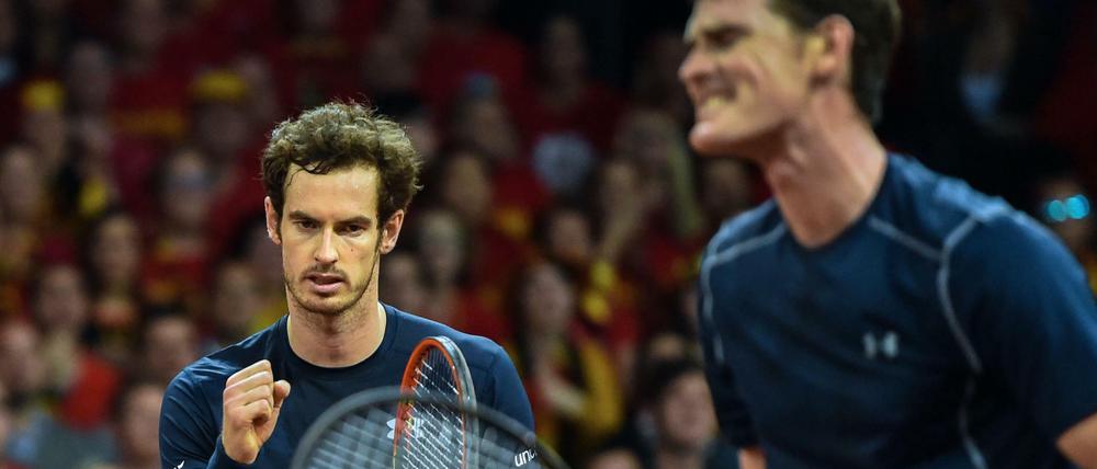Andy Murray (links) und sein Bruder Jamie sorgten für das 2:1 für Großbritannien.