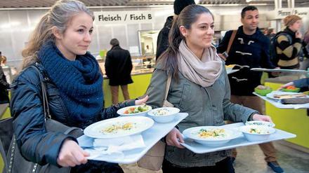 In der Schlange. Allein für Mensa-Sanierungen sind 800 Millionen Euro nötig. 