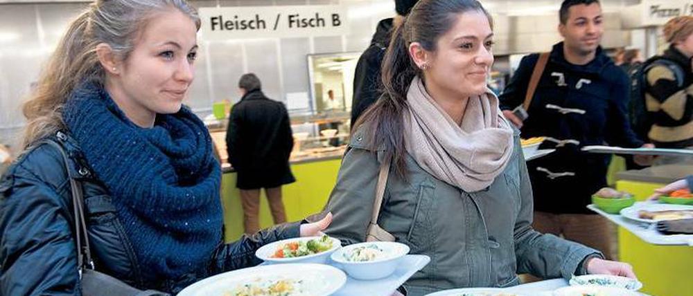 In der Schlange. Allein für Mensa-Sanierungen sind 800 Millionen Euro nötig.
