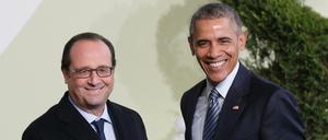 Frankreichs Präsident Francois Hollande (links) begrüßt US-Präsident Barack Obama auf der Klimakonferenz. 