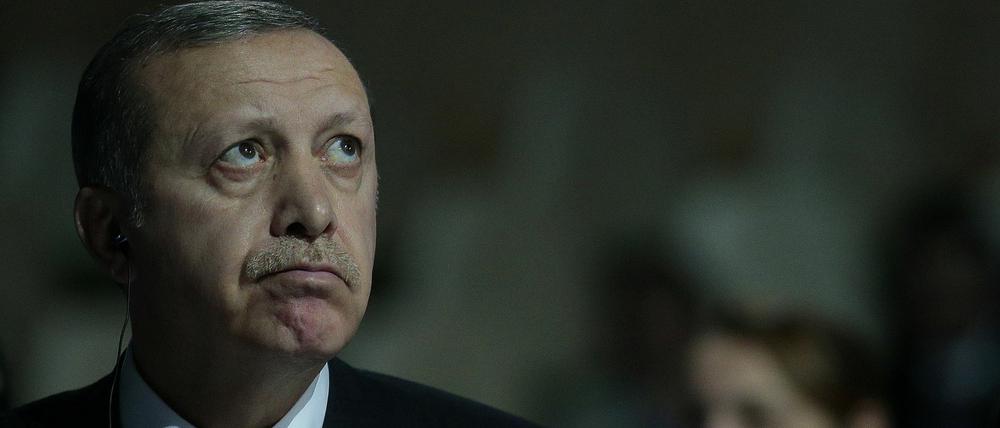 Russland verschärft die Vorwürfe gegen die Türkei und wirft Erdogan und seiner Familie nun persönliche Verstrickungen in Ölgeschäfte mit dem IS vor.