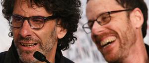 Die Regie-Brüder Joel (l) und Ethan Coen, hier bei einer Pressekonferenz in Cannes 2013. 