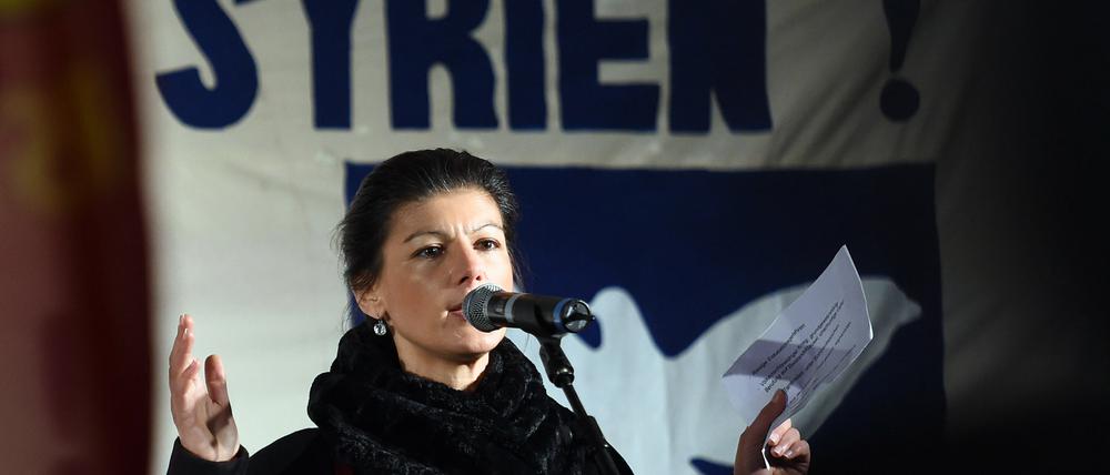 Linksfraktionschefin Sahra Wagenknecht hält den Einsatz für völkerrechtswidrig.