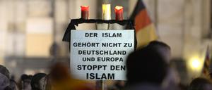 Ableger von Pegida in mehreren Bundesländern sind laut Innenministerium von Rechtsextremen beeinflusst.
