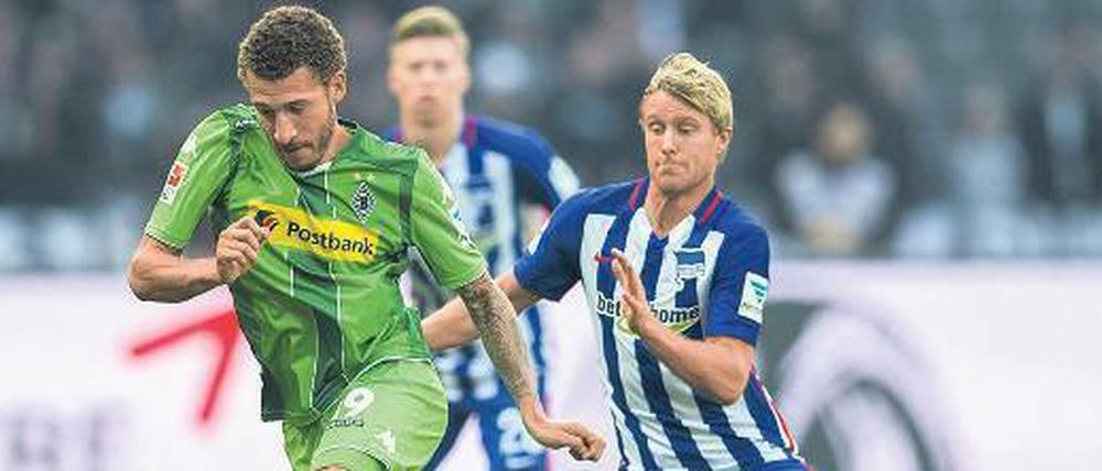 Strukturspieler. Fabian Johnson (l.) gibt Gladbachs Spiel Halt, weil er auch in der Offensive die Defensive mitdenkt.