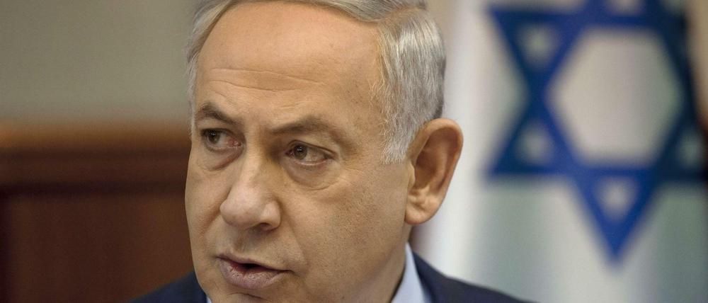 Der israelische Ministerpräsident Benjamin Netanjahu ist empört über die EU - und reagiert mit harschen Maßnahmen. 