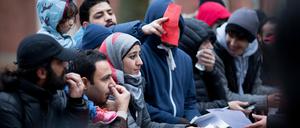Jeden Tag stehen hunderte von Flüchtlinge vor dem Lageso in der Turmstraße an.