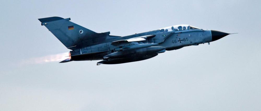 Mit unter anderem sechs „Tornados“ unterstützt die Bundeswehr den Kampf gegen den IS.