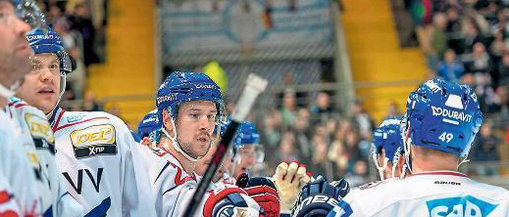 Voll im Lauf. Die Adler Mannheim führen die Tabelle in der DEL an, zuletzt gewannen sie 13 von 14 Spielen.