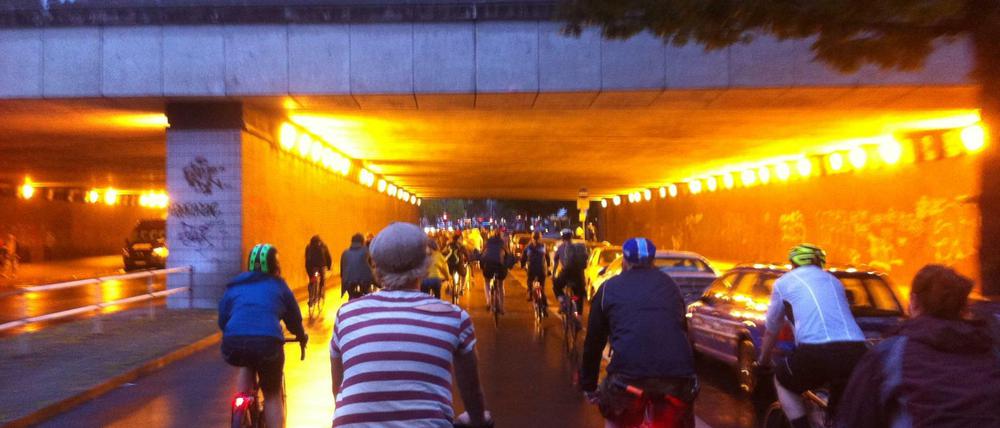 Einfach gemeinsam Rad fahren und dabei Stärke zeigen - das will Critical Mass.