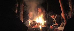Lagerfeuer-Romantik. Bei den Pfadfindern lernen Kinder und Jugendliche, sich selbst zu organisieren und füreinander Verantwortung zu tragen.