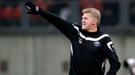 Stefan Effenberg und dem SC Paderborn steht eine schwierige Rückrunde bevor.
