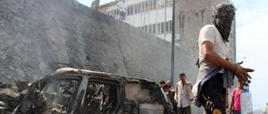 Eine der jüngsten Bluttaten von Extremistengruppen: Das Attentat in Jemen am 6. Dezember auf den Gouverneur von Aden, Jaafar Saad, der bei dem Anschlag getötet wurde. 