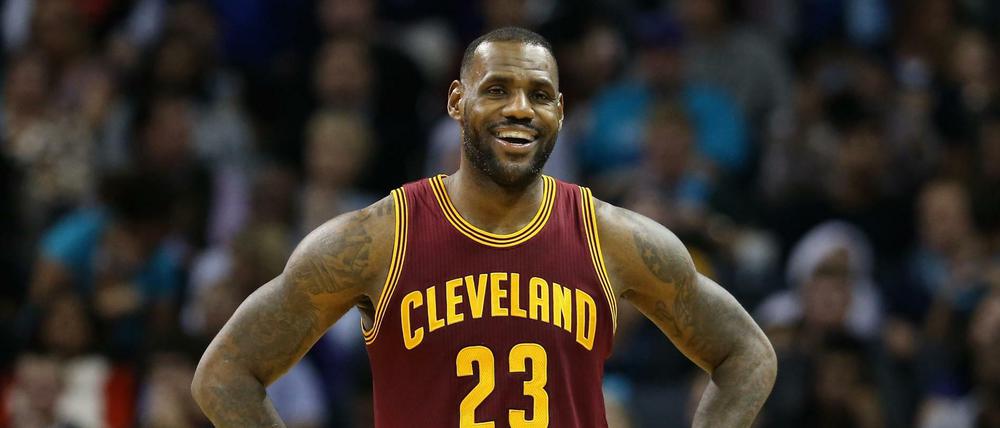 LeBron James hat gut lachen - Nike hat ihn mit einem Vertrag auf Lebenszeit ausgestattet.