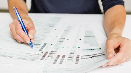 Stift und Papier könnten bald der Vergangenheit angehören - die elektronische Steuererklärung kommt.
