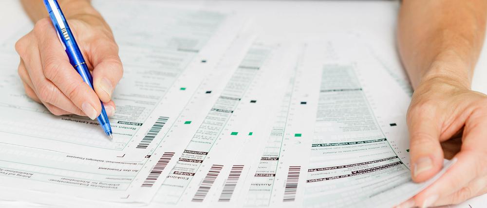 Stift und Papier könnten bald der Vergangenheit angehören - die elektronische Steuererklärung kommt.