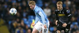 Kevin de Bruyne vor Oscar Wendt. Lange lief es in Manchester anders herum.