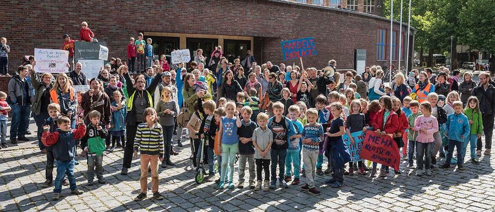 Schüler und Eltern demonstrierten im Frühsommer.