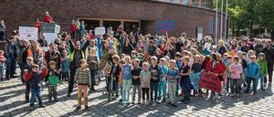 Schüler und Eltern demonstrierten im Frühsommer.
