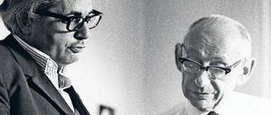 Peter Szondi (links) und Religionskritiker Gershom Scholem diskutieren 1971 eine Schrift von Walter Benjamin.