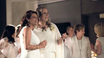 Eine etwas andere Familienserie. Der Politologe Mort (Jeffrey Tambor, rechts.) hat sich als transsexuell geoutet. 