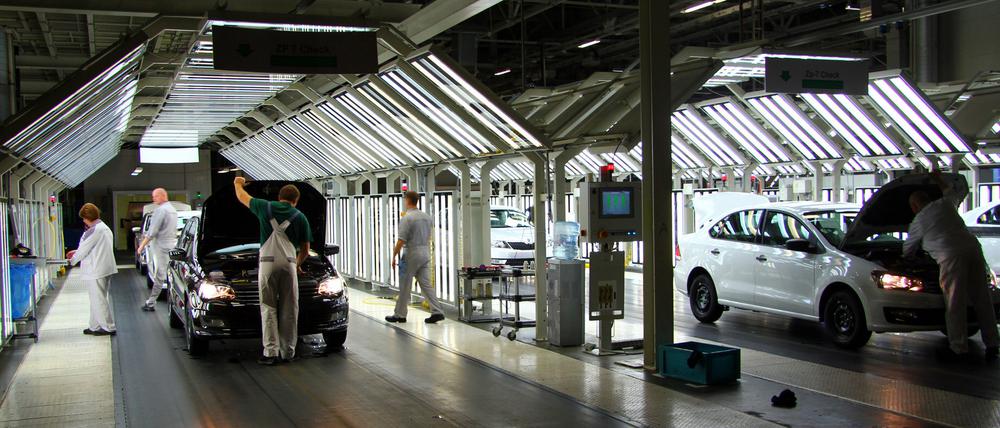 Qualitätskontrolle fertiger Fahrzeuge im VW-Werk im russischen Kaluga, rund 170 Kilometer südlich von Moskau.