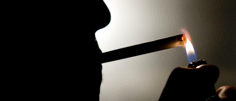 Gefährliches Laster: Die Politik will das Rauchen unattraktiver machen.