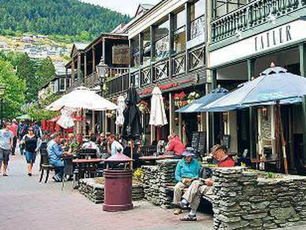 Einst war Queenstown das unberührte Neuseeland aus der Werbung - heute strömen Abenteurer aus aller Welt in das idyllische Goldgräberstädtchen.