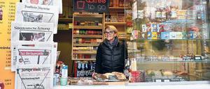 Wo bitte geht's zum Thielplatz? Barbara Vetter arbeitet in dem Kiosk an der U-Bahnstation Thielplatz und weiß: Der Platz als solcher existiert gar nicht.