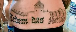 Statt Arschgeweih. Wegen dieses Tattoos wird ermittelt.