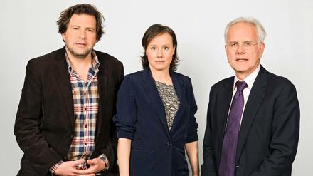 "Tatort" in Freiburg. Harald Schmidt (rechts) verkörpert Kriminaloberrat Gernot Schöllhammer, Eva Löbau spielt Hauptkommissarin Franziska Tobler und Hans-Jochen Wagner den Hauptkommissar Friedemann Berg. 