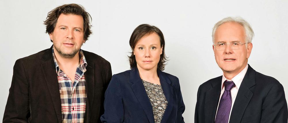 "Tatort" in Freiburg. Harald Schmidt (rechts) verkörpert Kriminaloberrat Gernot Schöllhammer, Eva Löbau spielt Hauptkommissarin Franziska Tobler und Hans-Jochen Wagner den Hauptkommissar Friedemann Berg.