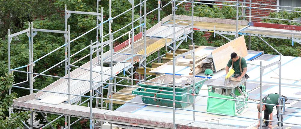 Richtig teuer sind Neubauten ohnehin schon. Wenn der Gesetzgeber wie in Berlin nun aber durch zusätzliche Normen Extrakosten aufbürdet, ärgern sich die Wohnungsunternehmen.