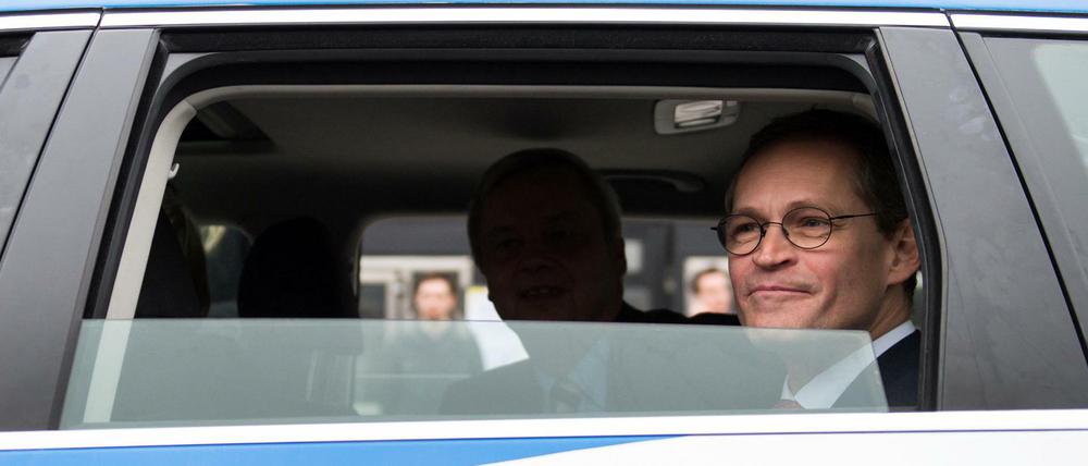 Auf dem Rücksitz. Das Auto der FU fährt auch ohne Fahrer durch den Berliner Stadtverkehr. Berlins Regierender Bürgermeister Müller überzeugte sich selbst davon.