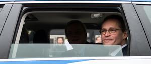 Auf dem Rücksitz. Das Auto der FU fährt auch ohne Fahrer durch den Berliner Stadtverkehr. Berlins Regierender Bürgermeister Müller überzeugte sich selbst davon.