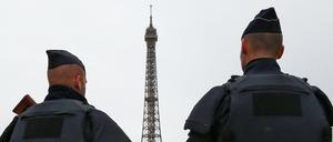 Nach dem Terror in Paris wird nun auch nach einem Deutschen gefahndet.