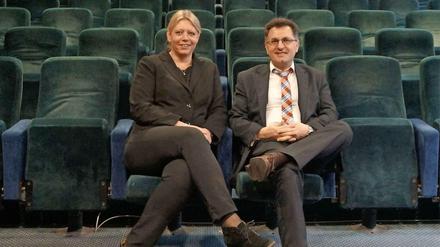 Sie laden Kinder ein: Denise Meyer und Efram Tozman im Kinosaal des Hollywood Media Hotels am Ku'damm.