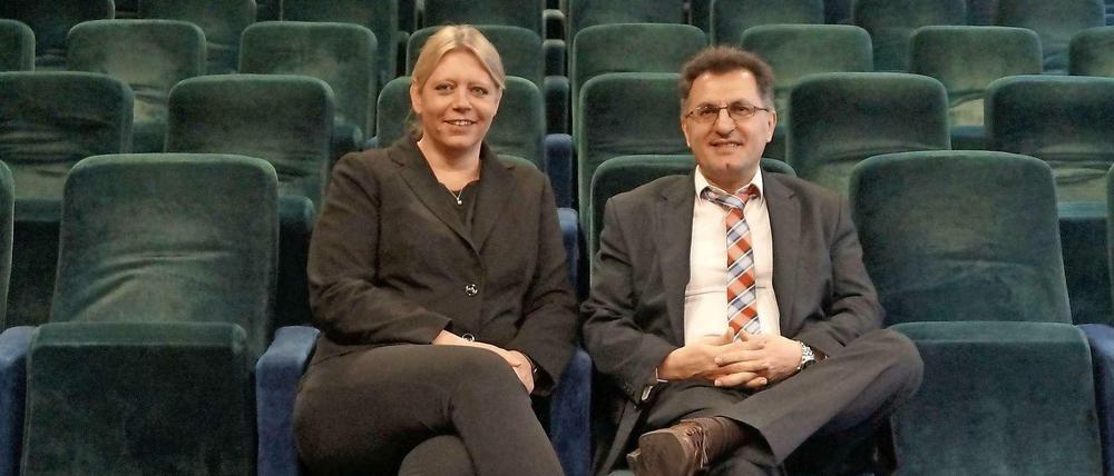 Sie laden Kinder ein: Denise Meyer und Efram Tozman im Kinosaal des Hollywood Media Hotels am Ku'damm.
